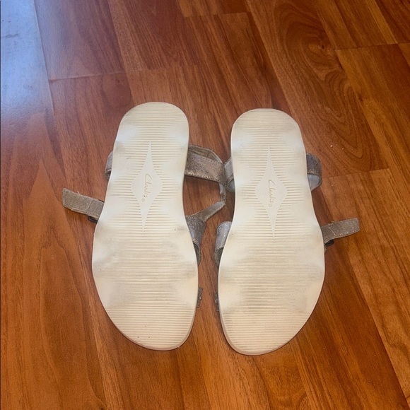 Clarks Women's Metallic Cross-Strap Sandals - Picture 8 of 9